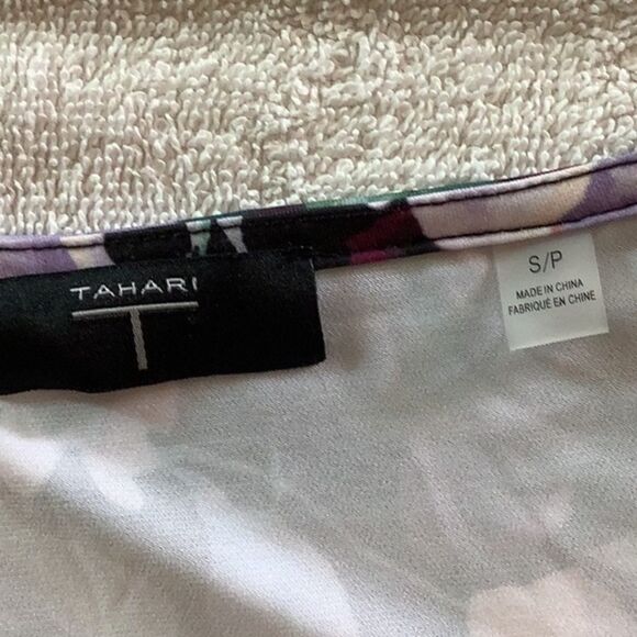 Tahari Blouse  - Picture 3 of 4